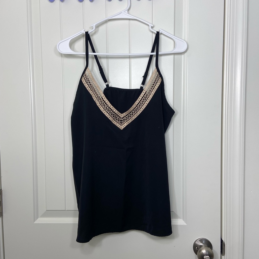NWOT Stugaz women’s black tan embroidered v-neck decorated neckline tank medium